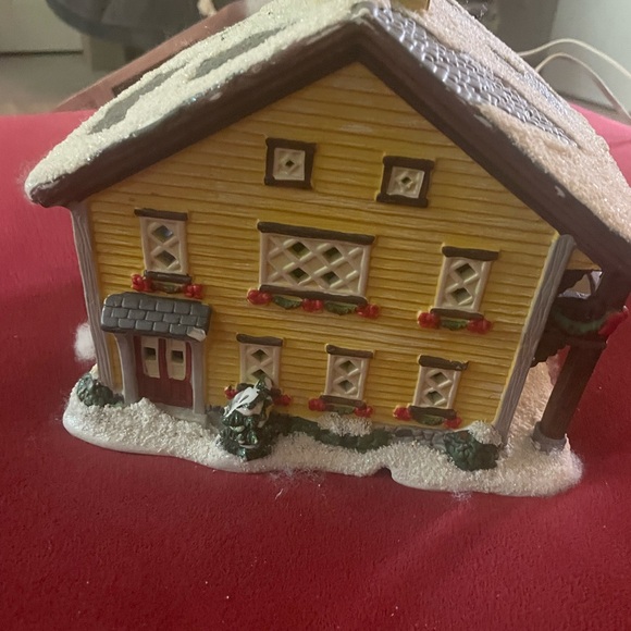 St. Nicholas Square “Ski Chalet” 2007 Lighted Porcelain Christmas Village House - Picture 4 of 5